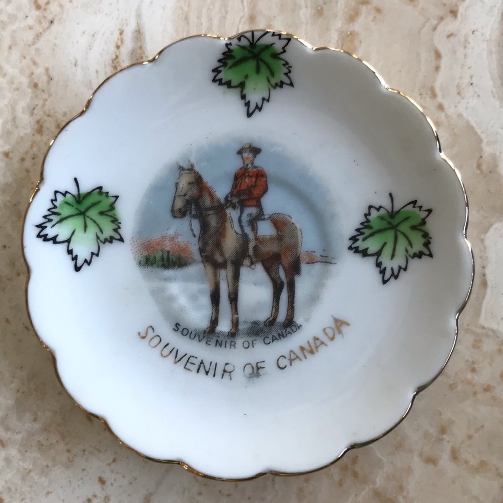 VINTAGE “SOUVENIR OF CANADA” MINIATURE PLATE